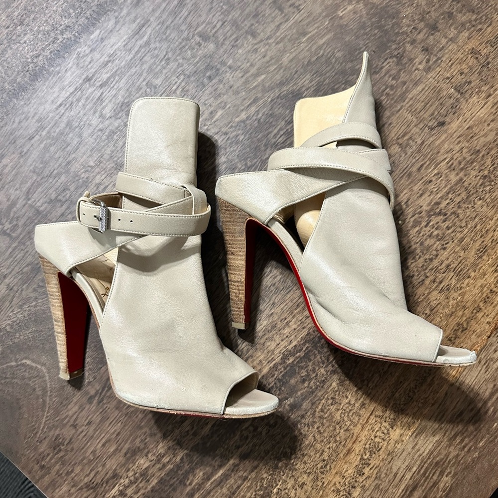 Christian Louboutin 100mm beige leather sandal